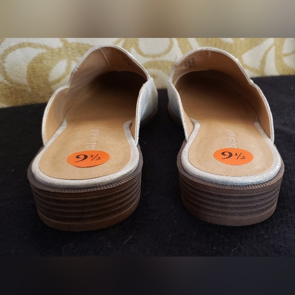 New Madden Girl Mattie Slip-On Women's Flats Size:9½M Shiny Silver - Picture 5 of 8